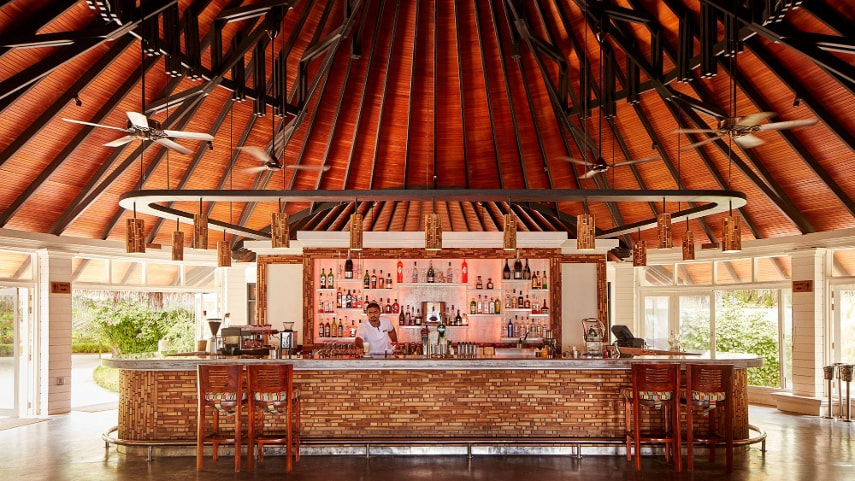 Waters Edge a best bar in Sun Siyam Iru Fushi