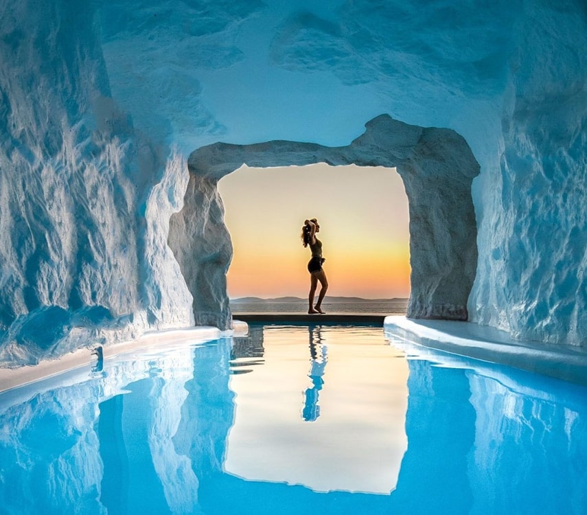 Visitor Arrivals in Greece in April