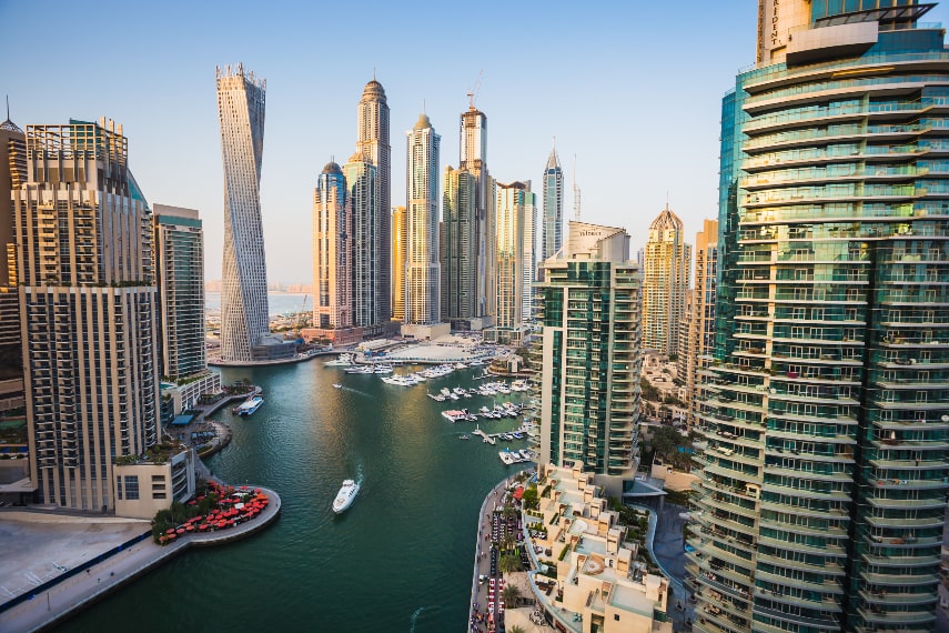 Stay in Dubai in April