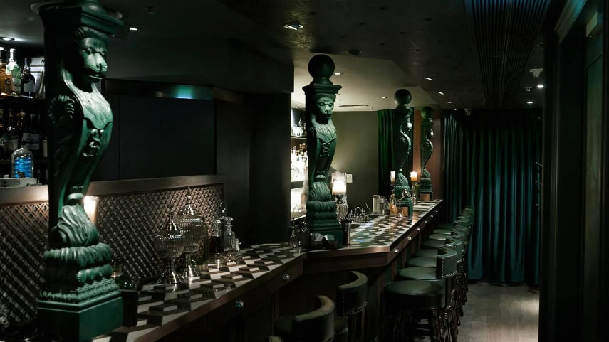 Explore Hong Kong bars a best things to do at night