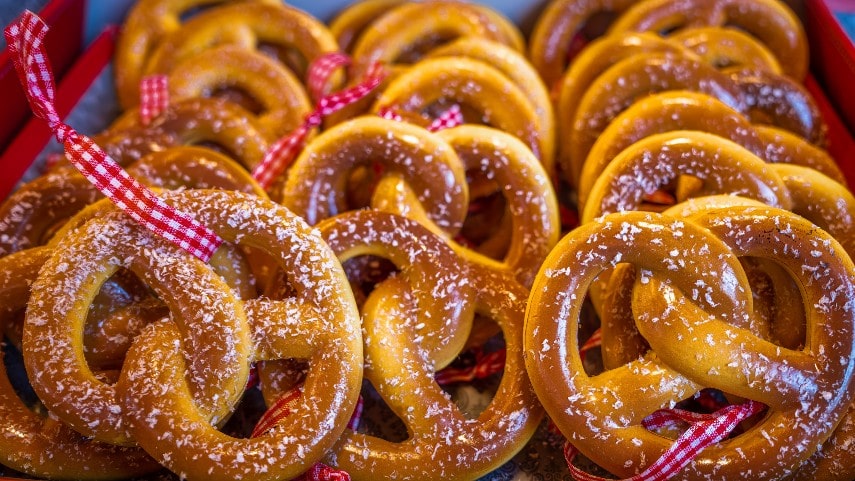 eat food in colmar christmas market