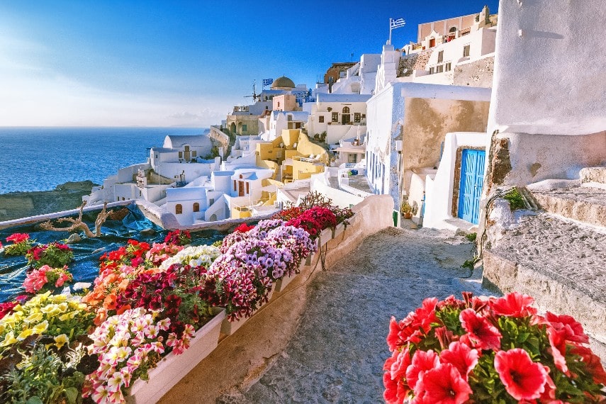 Average costs of a trip to Greece in january