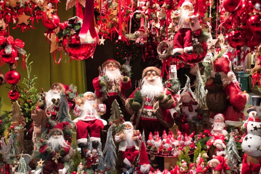 Entertainment at milan christmas market