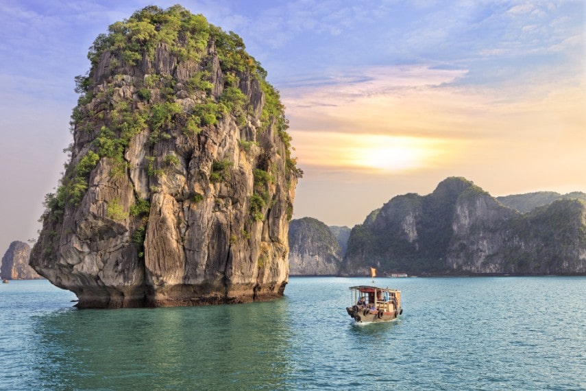Halong bay to visit in vietnam