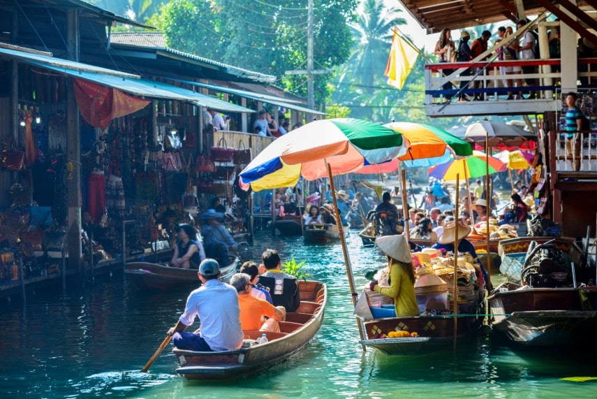 Enjoy thrilling boat rides with family
