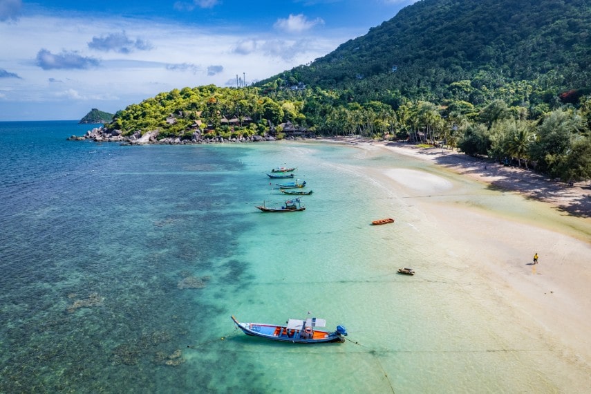 Sai Ri beach for boat tour in February