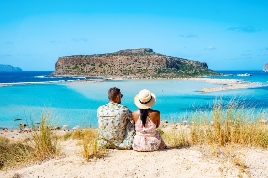 Outfits to wear in Crete in June